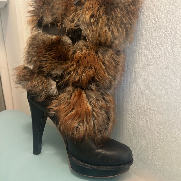 Ugg Foxley Gorgeous size 9 black platform fur boots - Picture 9 of 12